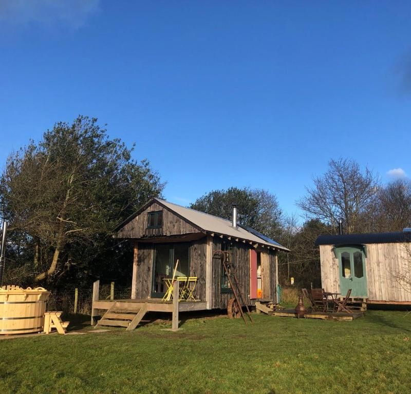 Sky View Shepherd's Huts with Woodburning Hot Tub