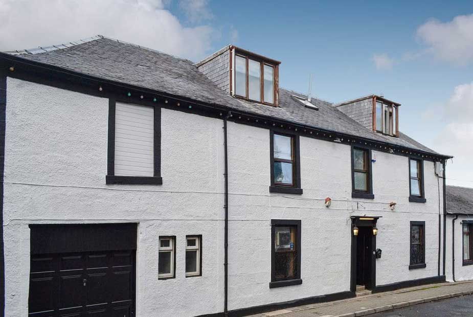 5 Luxury Lodges in Glasgow with Hot Tubs (From £59 Per Night)