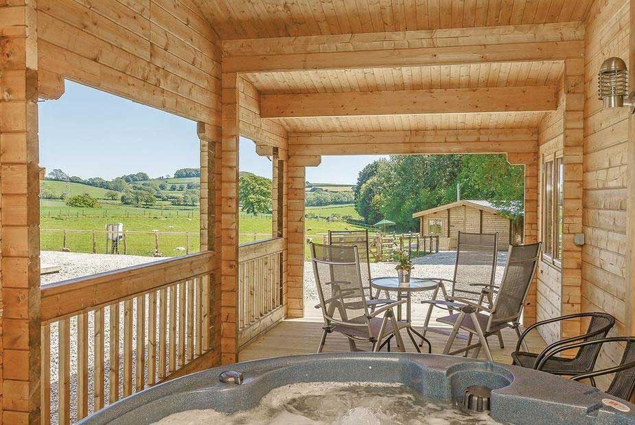 6 Luxury Lodges in Bournemouth with Hot Tubs (From £70 Per Night)