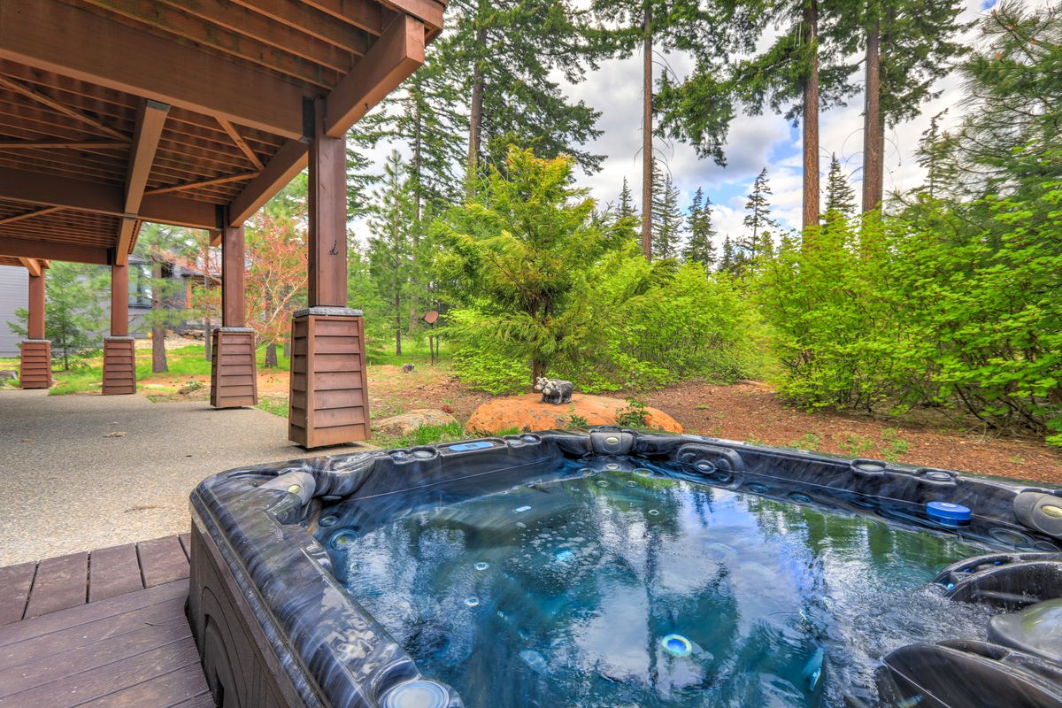 20+ Lodges with Hot Tubs & Hot Tub Breaks