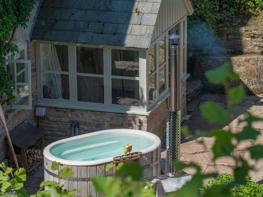 Luxury Lodges in the Cotswolds with Hot Tubs