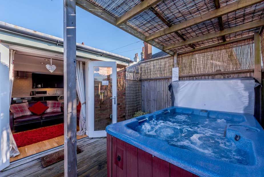 uk-romantic-hot-tub-breaks-weekends-away-for-couples