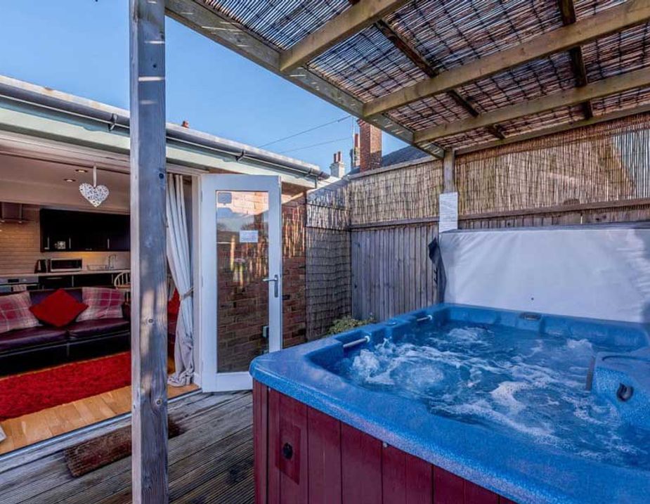 UK Romantic Hot Tub Breaks Weekends Away For Couples uk-romantic-hot-tub-breaks-weekends-away-for-couples