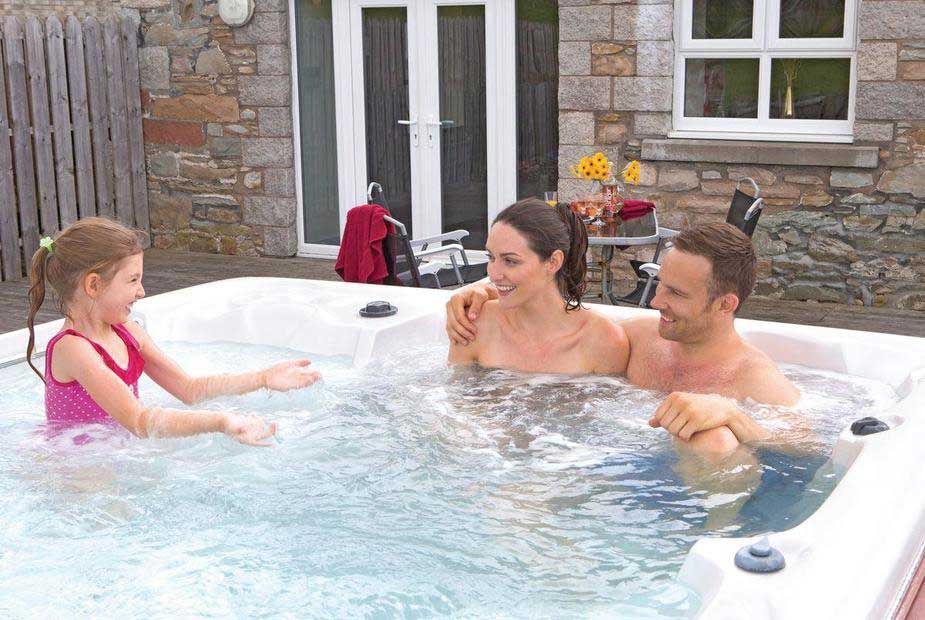6 Luxury Lodges in Dundee with Hot Tubs (From £63 Per Night)