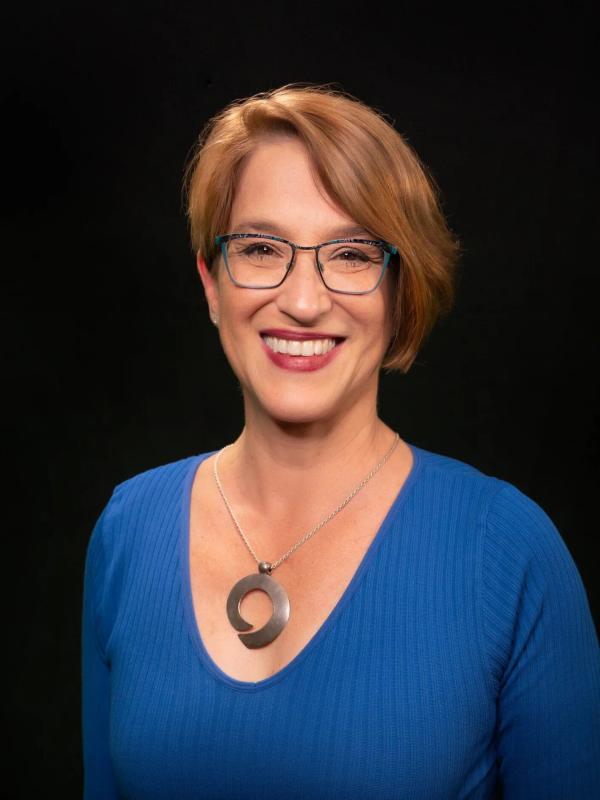 Portrait of Jennifer Gamboa.