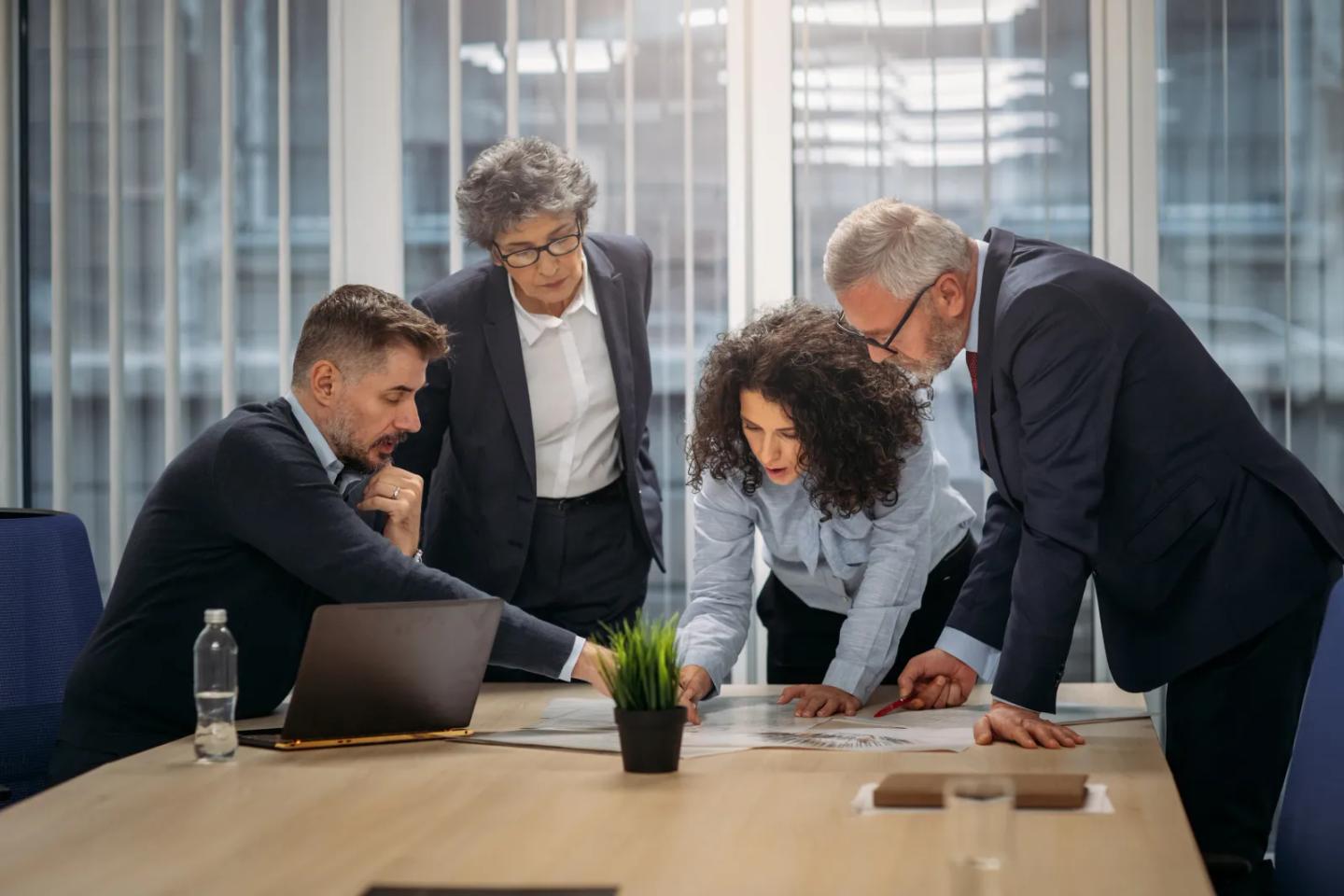 An advisory team brainstorming around a table.