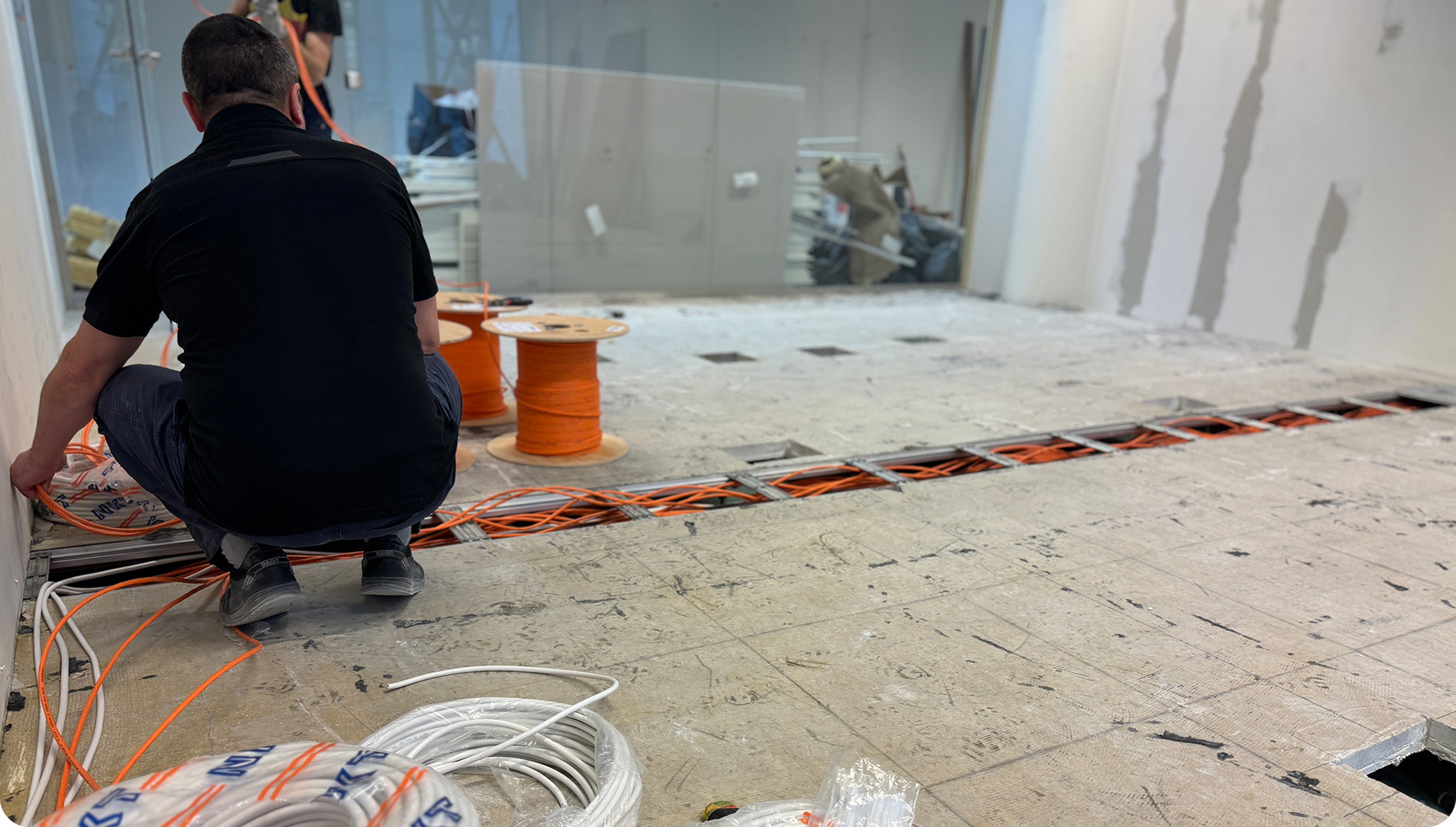 Ilusso Építő csapata munkában - professzionális építőipari szolgáltatások