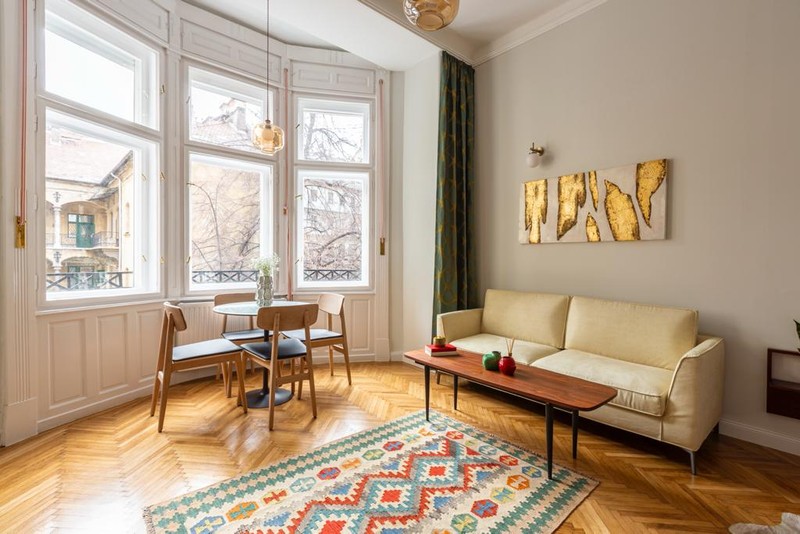 Urban flat renovation - Palotanegyed