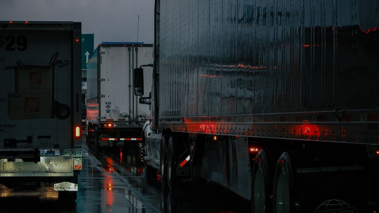 Image Seriously Injured in a New Jersey Truck Crash What Can the Evidence Reveal
