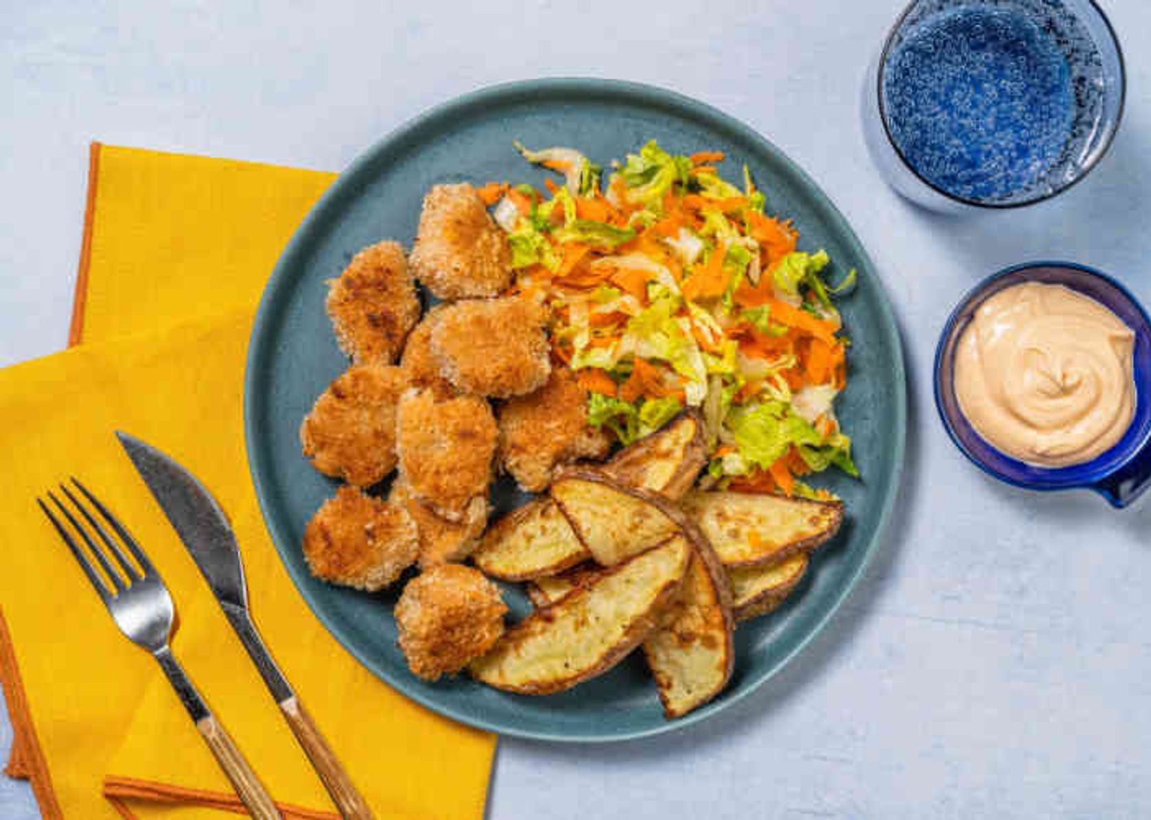 Vegan Crispy Chicken Bites mit Kartoffelspalten