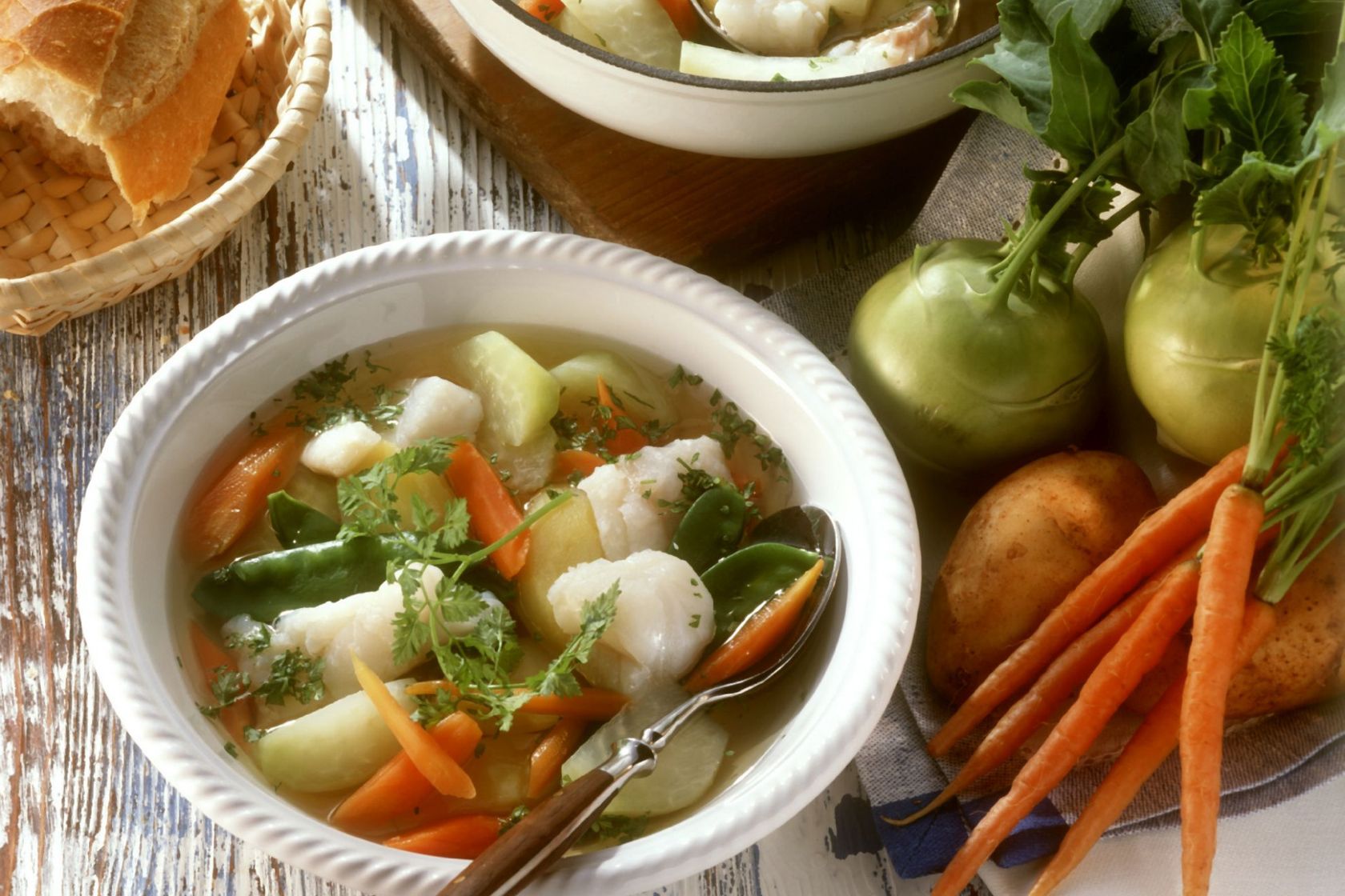 Fischsuppe mit jungem Gemüse und Kerbel