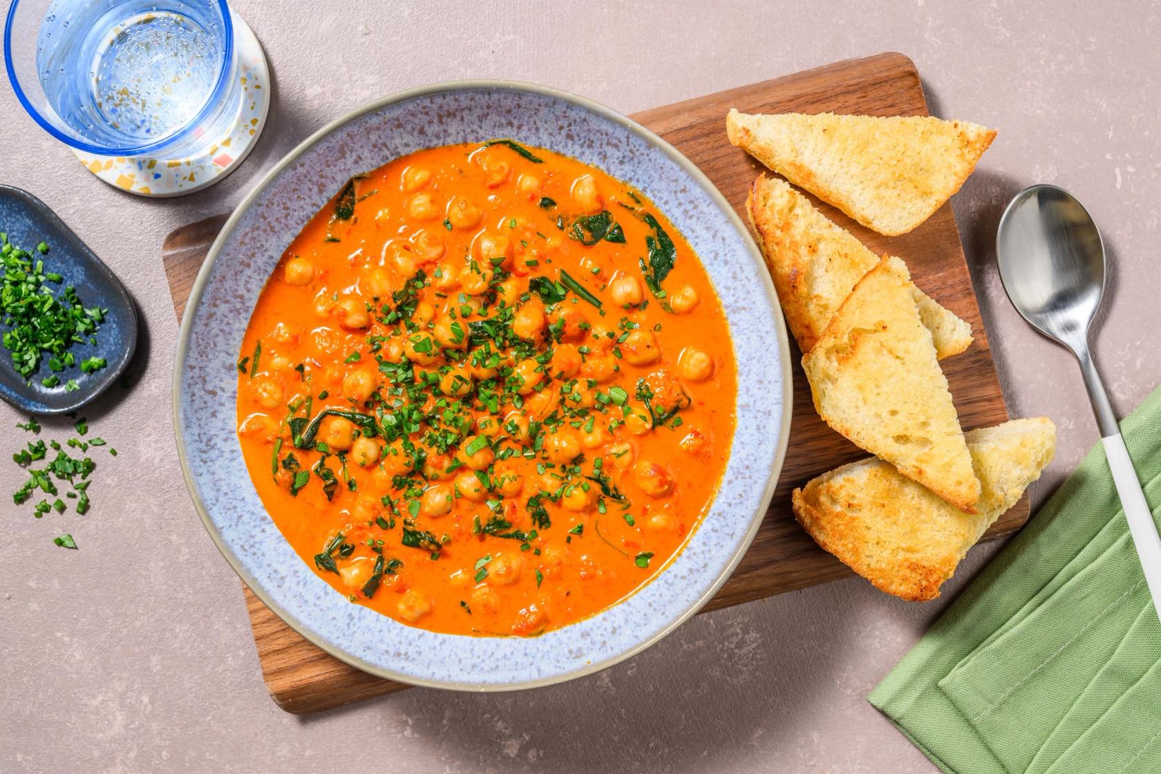 Geröstete Paprika-Suppe mit Knoblauch-Ciabatta