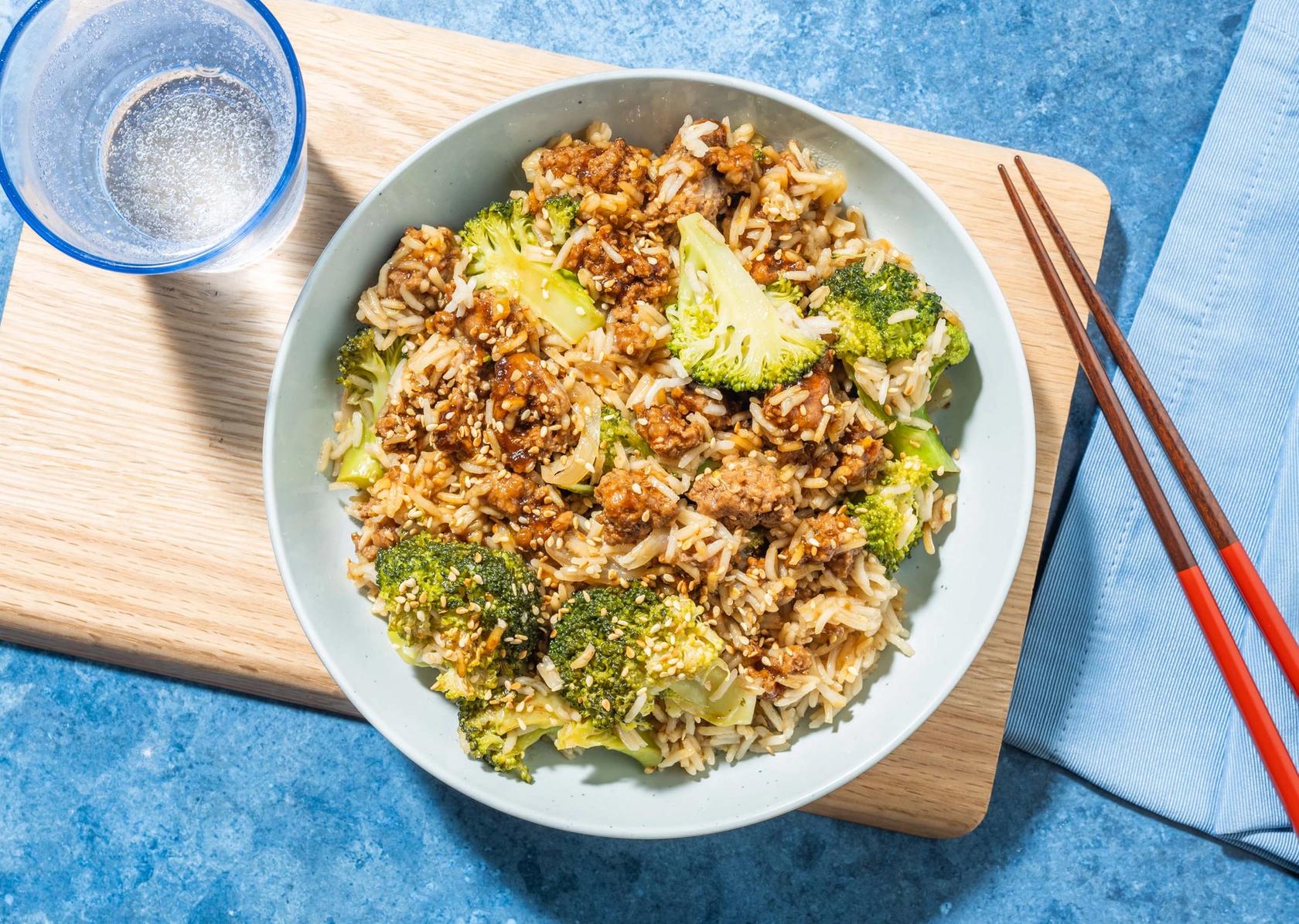 Rinderhackfleisch-Reispfanne mit Brokkoli