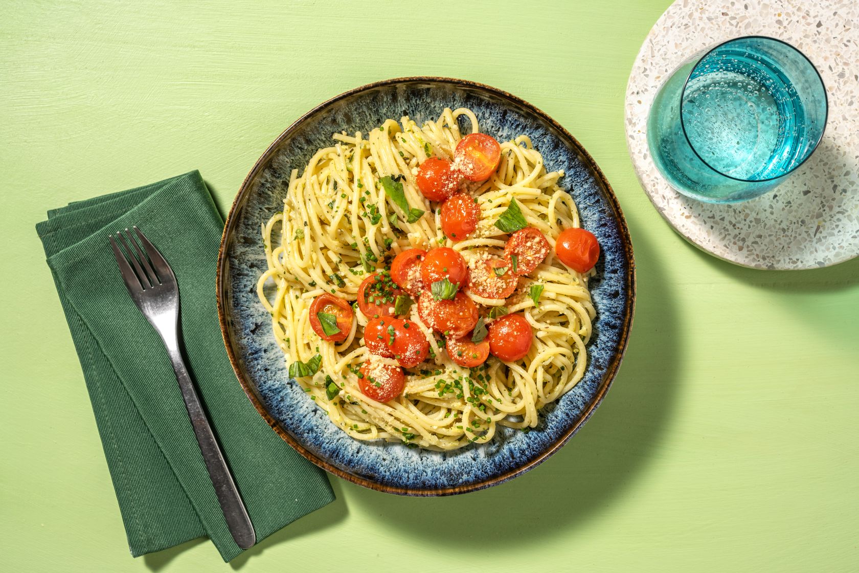 Spaghetti mit Zucchini-Basilikum-Pesto