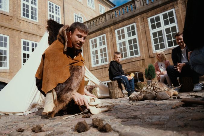 Turen går til 5000 f.v.t: Lortedag i stenalderen