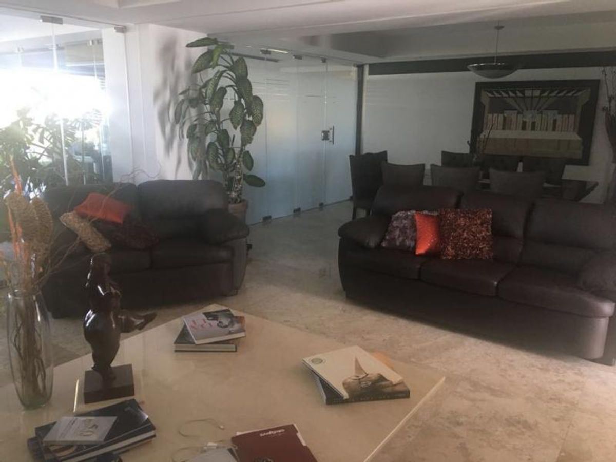 Fotografía de CASA EN VENTA EN LA LOMA CLUB DE GOLF CON 1180 M2 DE CONSTRUCCIÓN, 6 RECAMARAS CON BAÑO COMPLETO Y  EXCELENTE UBICACIÓN