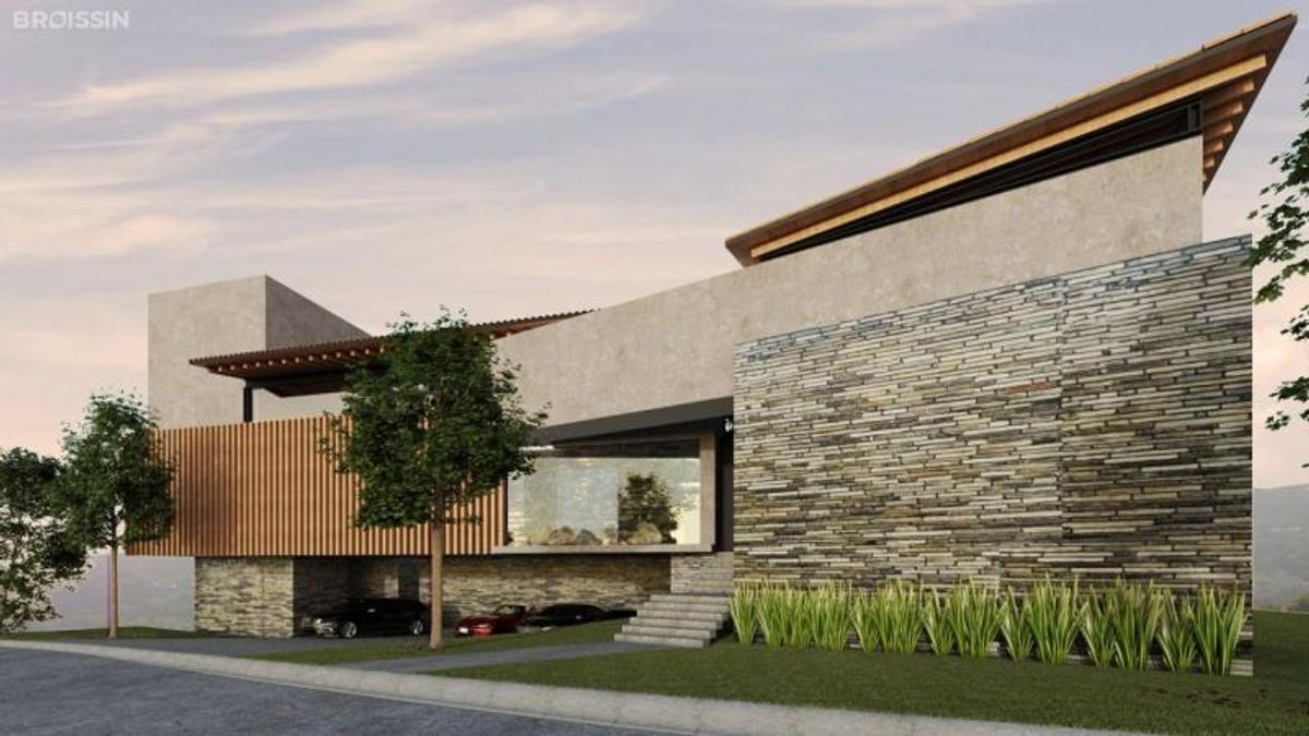 Fachada moderna con revestimiento de piedra, celosía de madera, ventanales y escalones de acceso