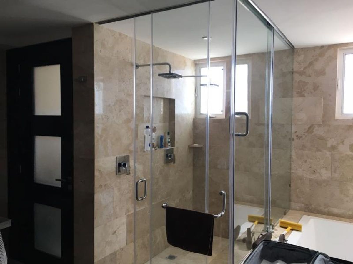 Fotografía de CASA EN VENTA EN LA LOMA CLUB DE GOLF CON 1180 M2 DE CONSTRUCCIÓN, 6 RECAMARAS CON BAÑO COMPLETO Y  EXCELENTE UBICACIÓN