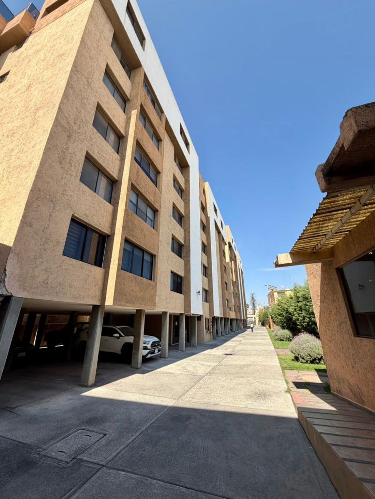 Fotografía de DEPARTAMENTO EN RENTA SOBRE AV CARRANZA EN TEQUIS