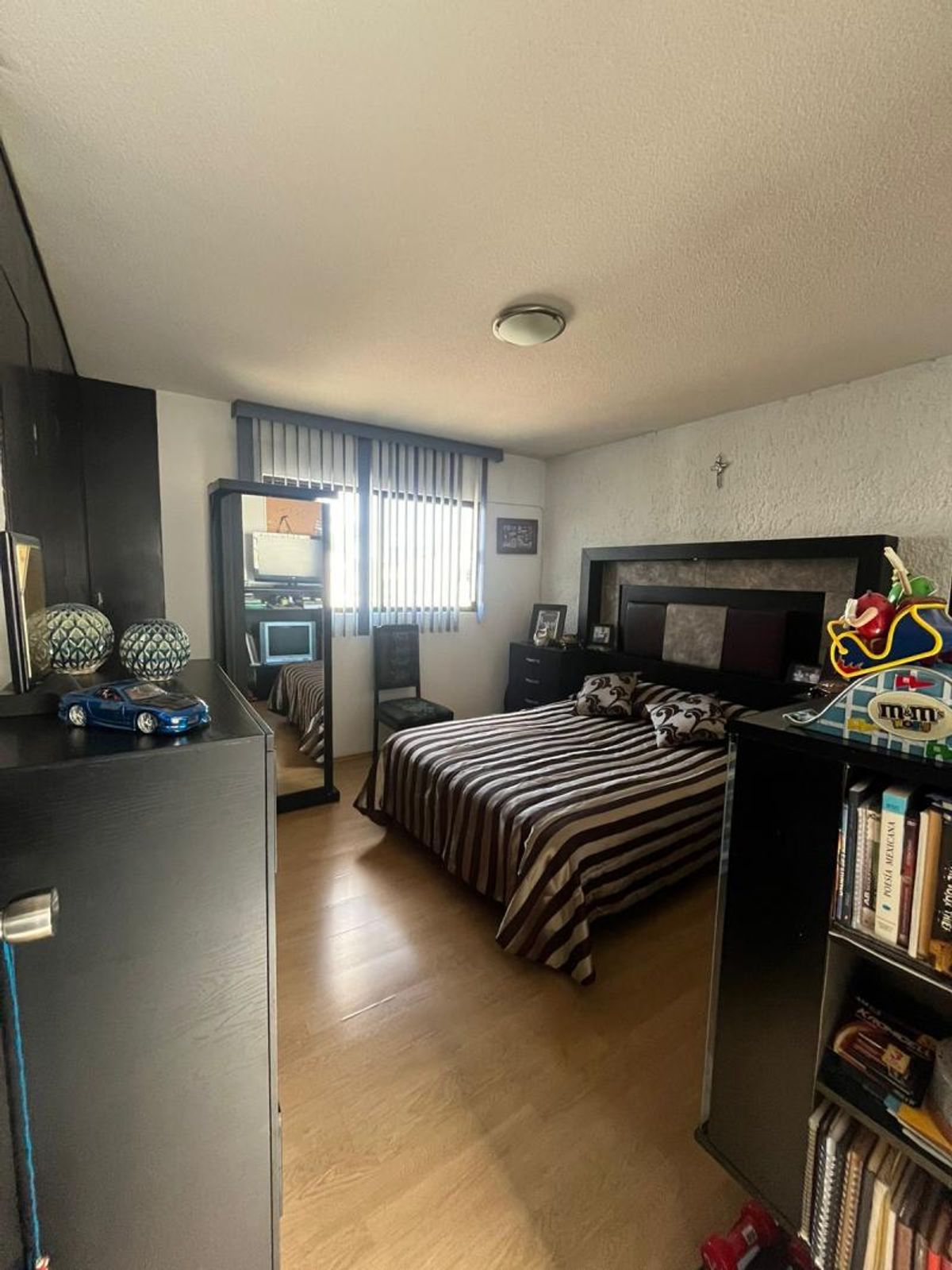 Fotografía de CASA EN VENTA EN LOMAS 4 SECCION EN ESQUINA