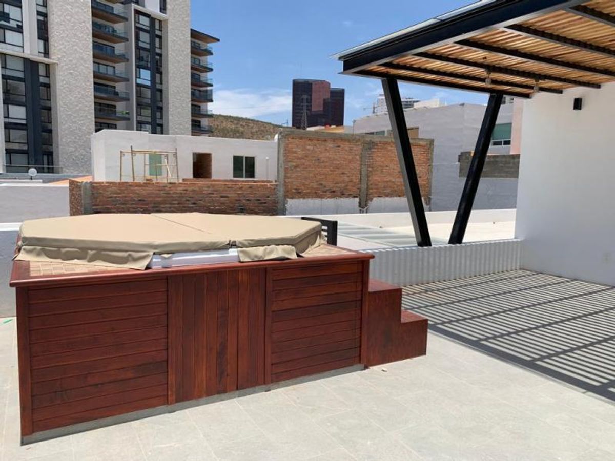 Fotografía de CASA EN VENTA EN CLUB DE GOLF LA LOMA