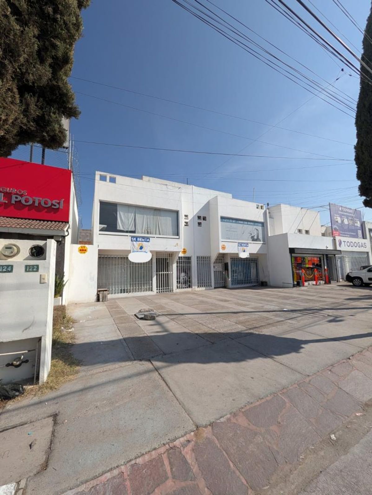 Fotografía de LOCALES EN RENTA FRENTE A PLAZA SENDERO