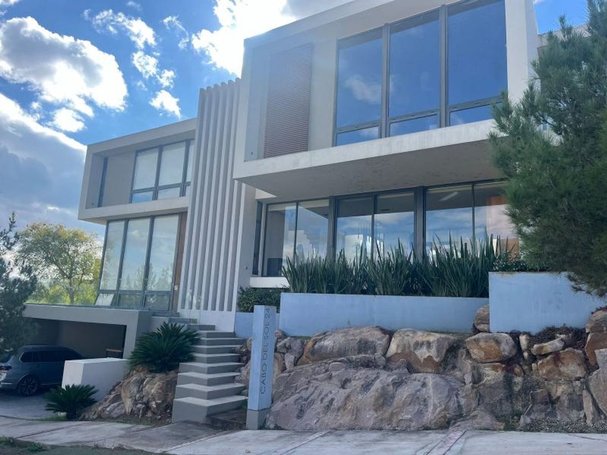 Fotografía de EXCELENTE CASA EN LA LOMA CLUB DE GOLF CON ALBERCA