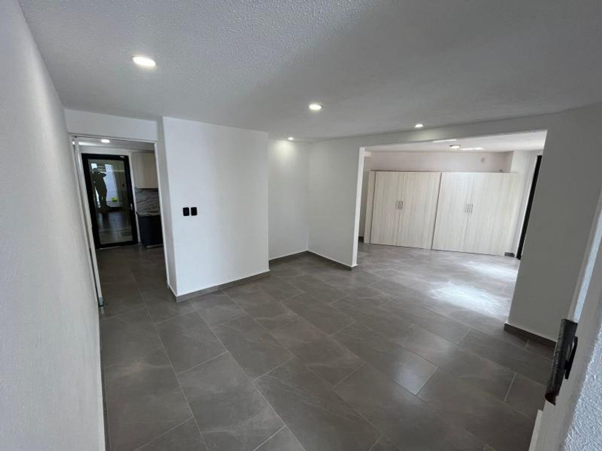 Fotografía de CASA EN VENTA EN LOMAS DEL TEC RECIEN REMODELADA