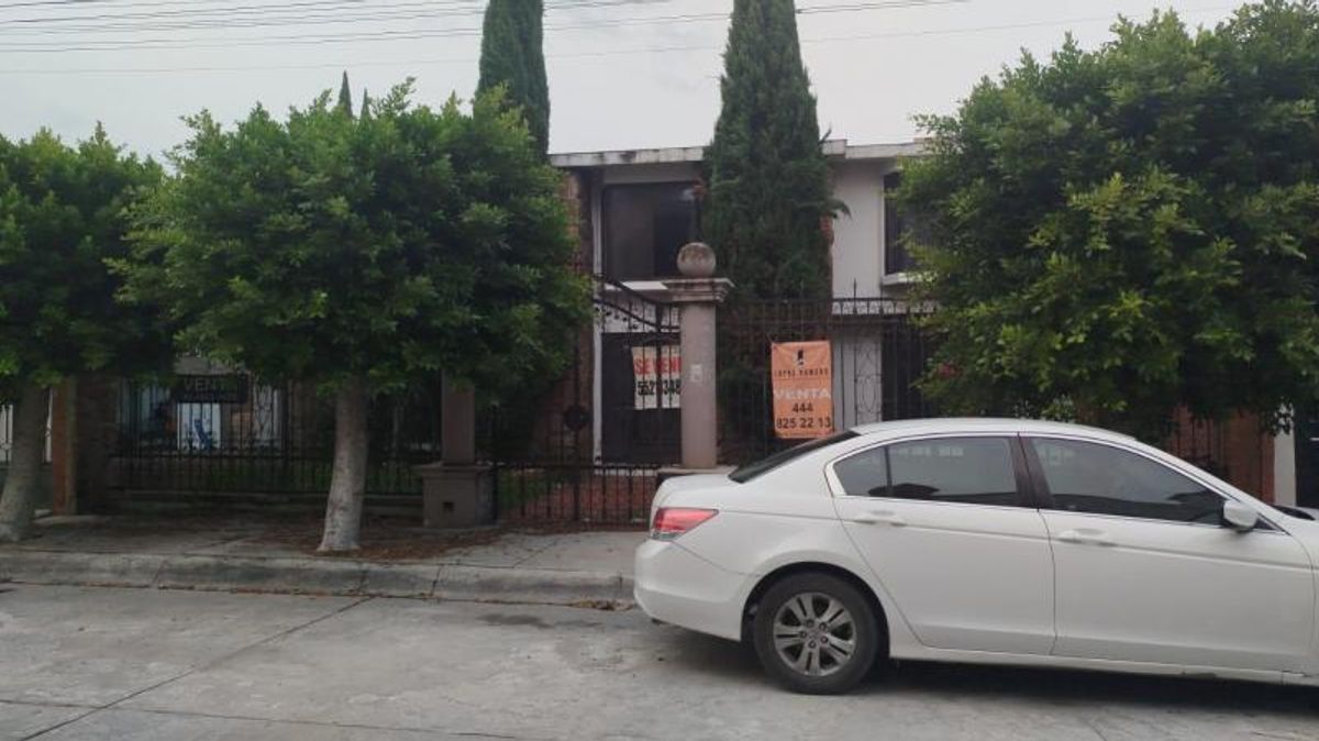 Fotografía de CASA EN VENTA CON ALBERCA EN LOMAS 4 SECCION