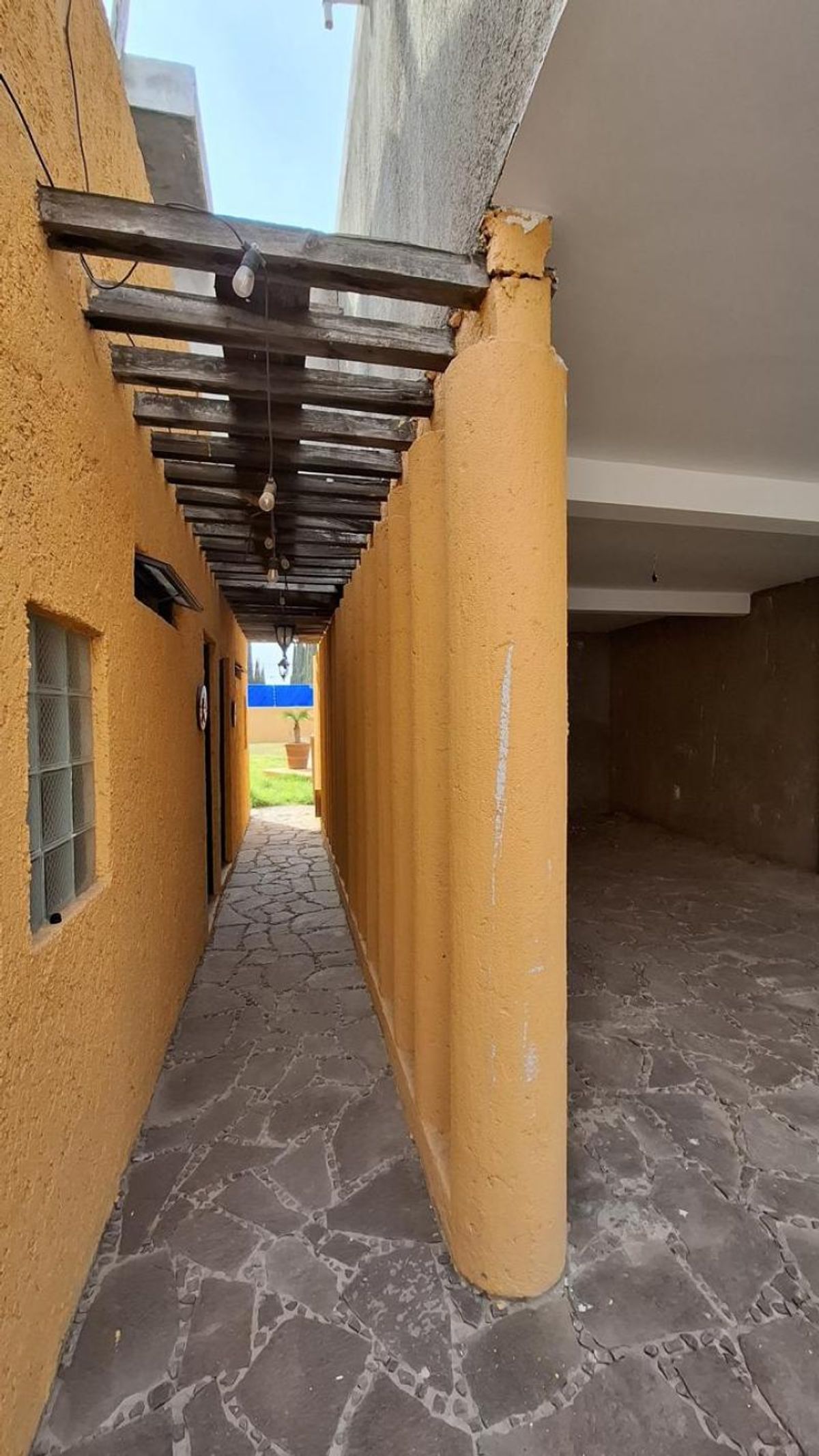 Fotografía de CASA EN VENTA EN REAL DEL POTOSI CON USO DE SUELO COMERCIAL PARA SALON DE FIESTA