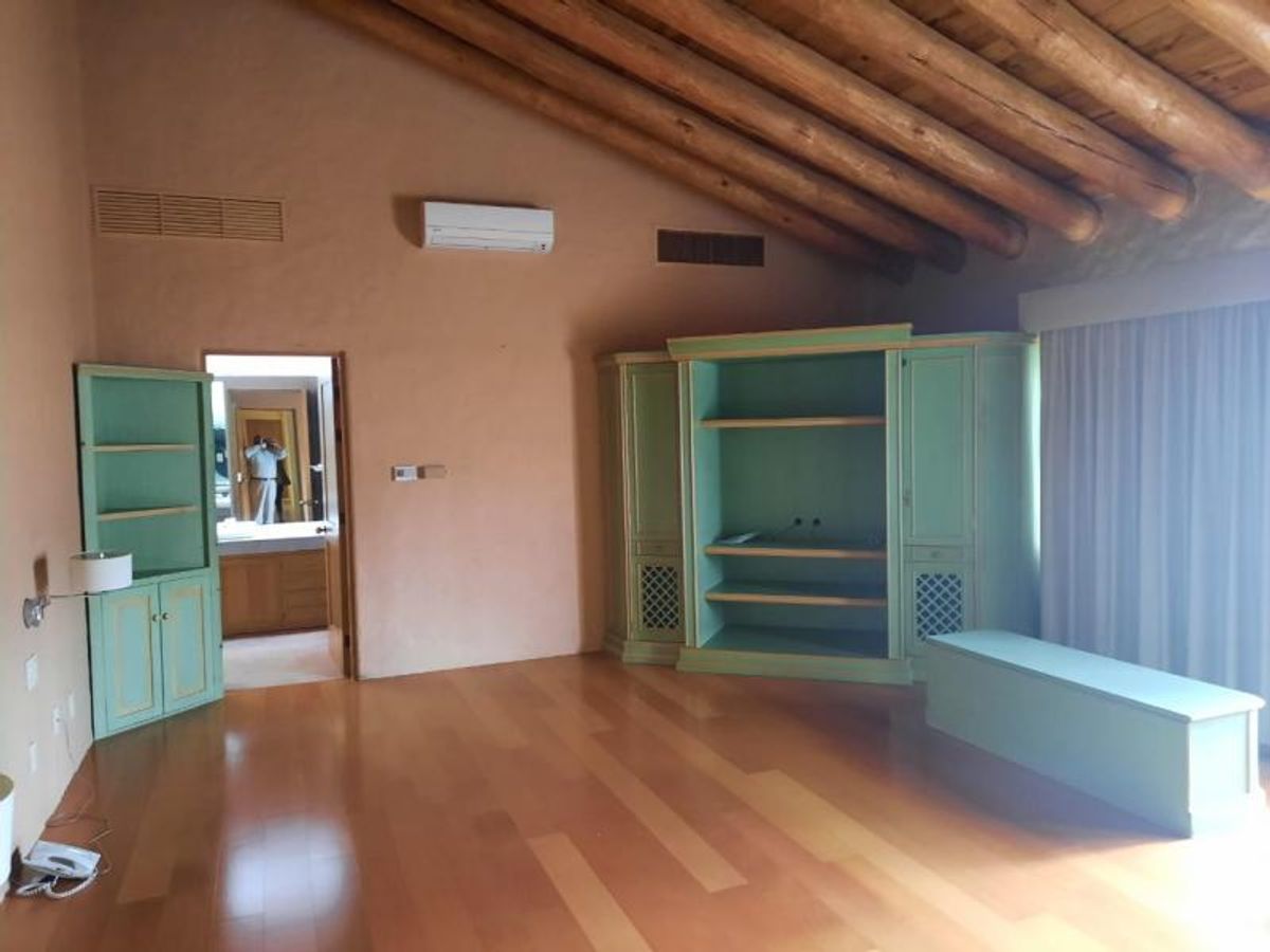 Fotografía de VENTA DE CASA EN PRIVADA Y ZONA DE LUJO EN LOMAS 3A SECCION