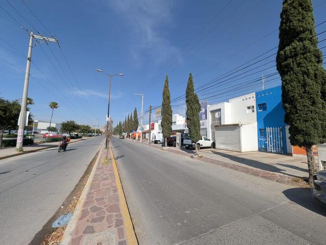 Fotografía de LOCALES EN RENTA FRENTE A PLAZA SENDERO