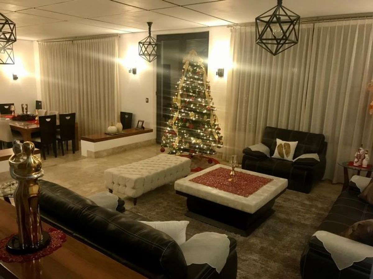 Fotografía de CASA EN VENTA EN CLUB DE GOLF LA LOMA CON ALBERCA