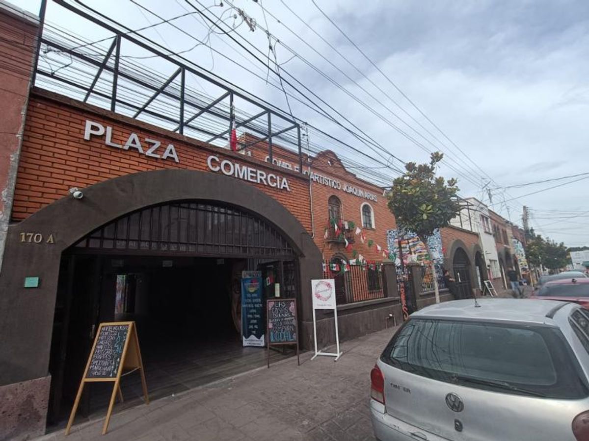 Fotografía de LOCALES EN RENTA EN PLAZA COMERCIAL EN BARRIO DE SANTIAGO