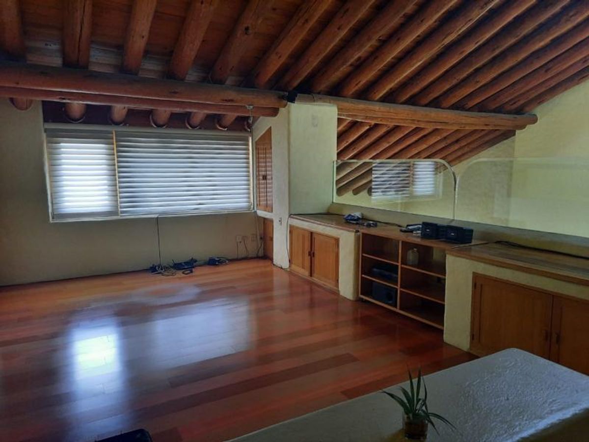 Fotografía de VENTA DE CASA EN PRIVADA Y ZONA DE LUJO EN LOMAS 3A SECCION