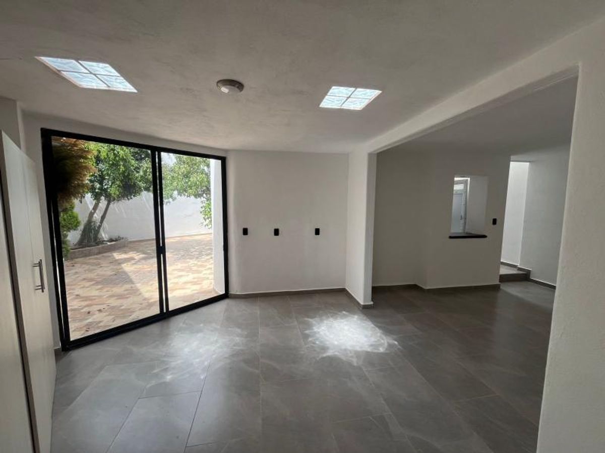 Fotografía de CASA EN VENTA EN LOMAS DEL TEC RECIEN REMODELADA