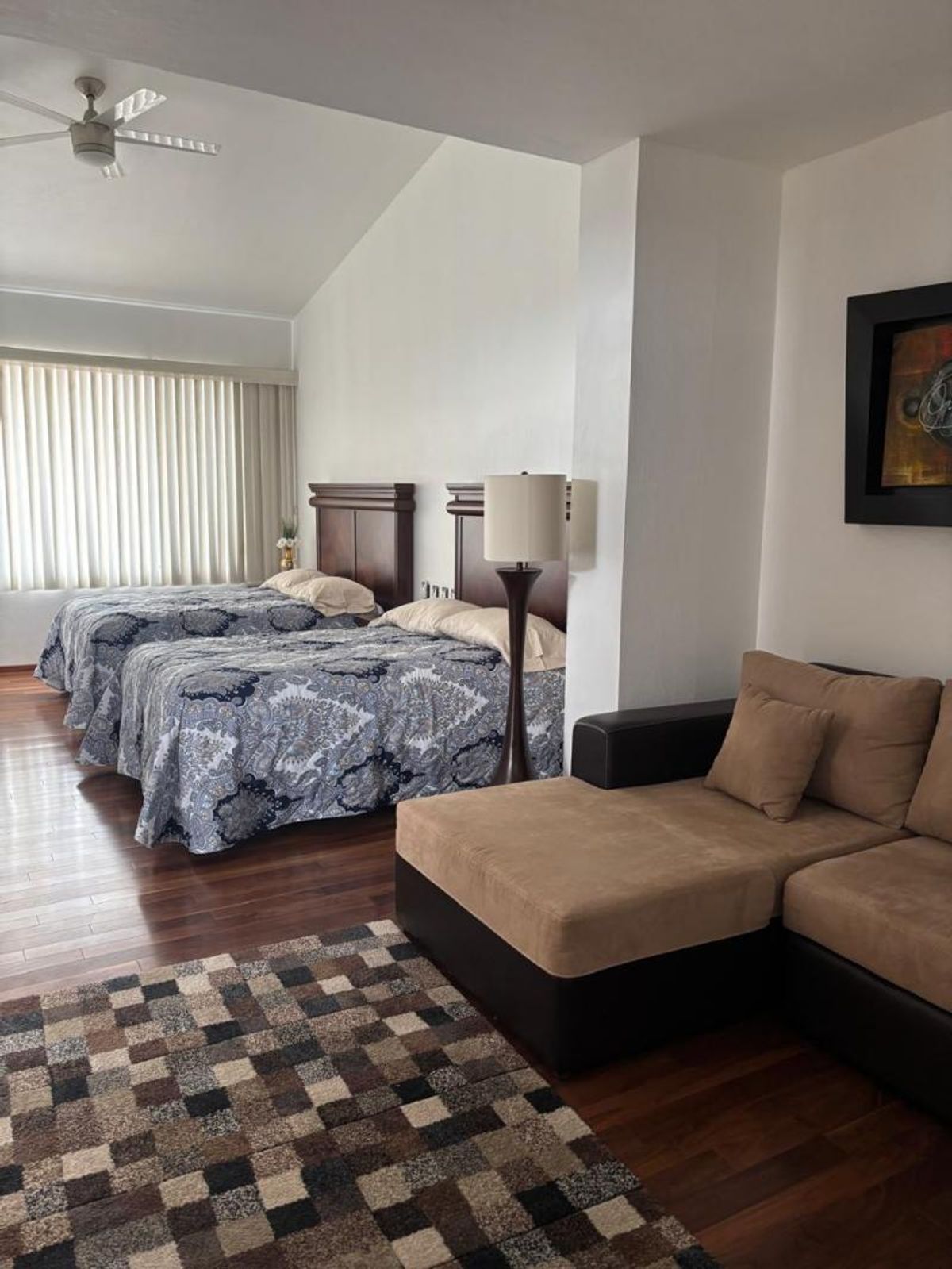 Fotografía de CASA EN VENTA EN CLUB DE GOLF LA LOMA CON ALBERCA