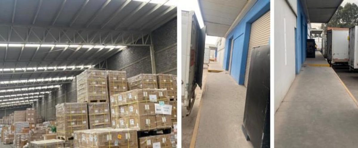Interior de bodega con cajas sobre tarimas y andén exterior de carga para camiones