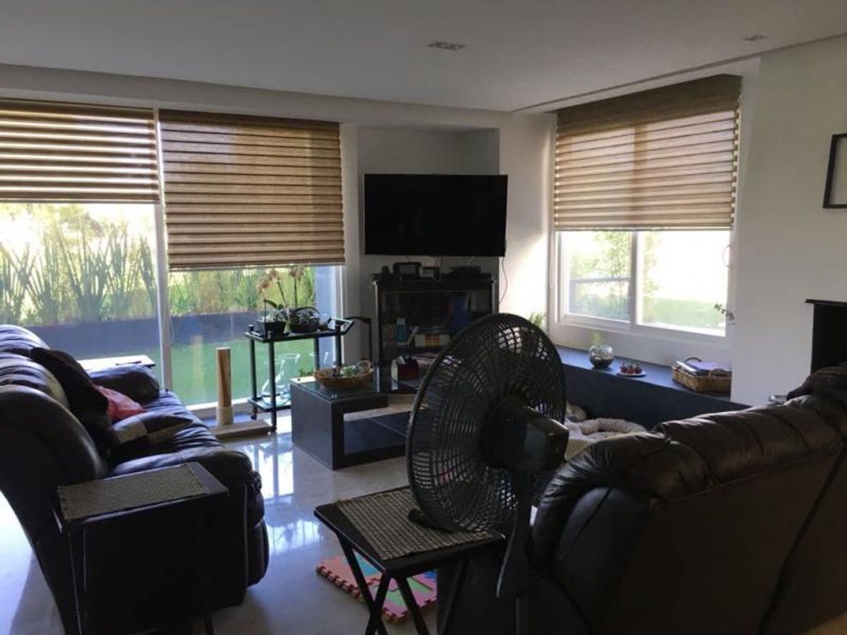 Fotografía de CASA EN VENTA EN LA LOMA CLUB DE GOLF CON 1180 M2 DE CONSTRUCCIÓN, 6 RECAMARAS CON BAÑO COMPLETO Y  EXCELENTE UBICACIÓN