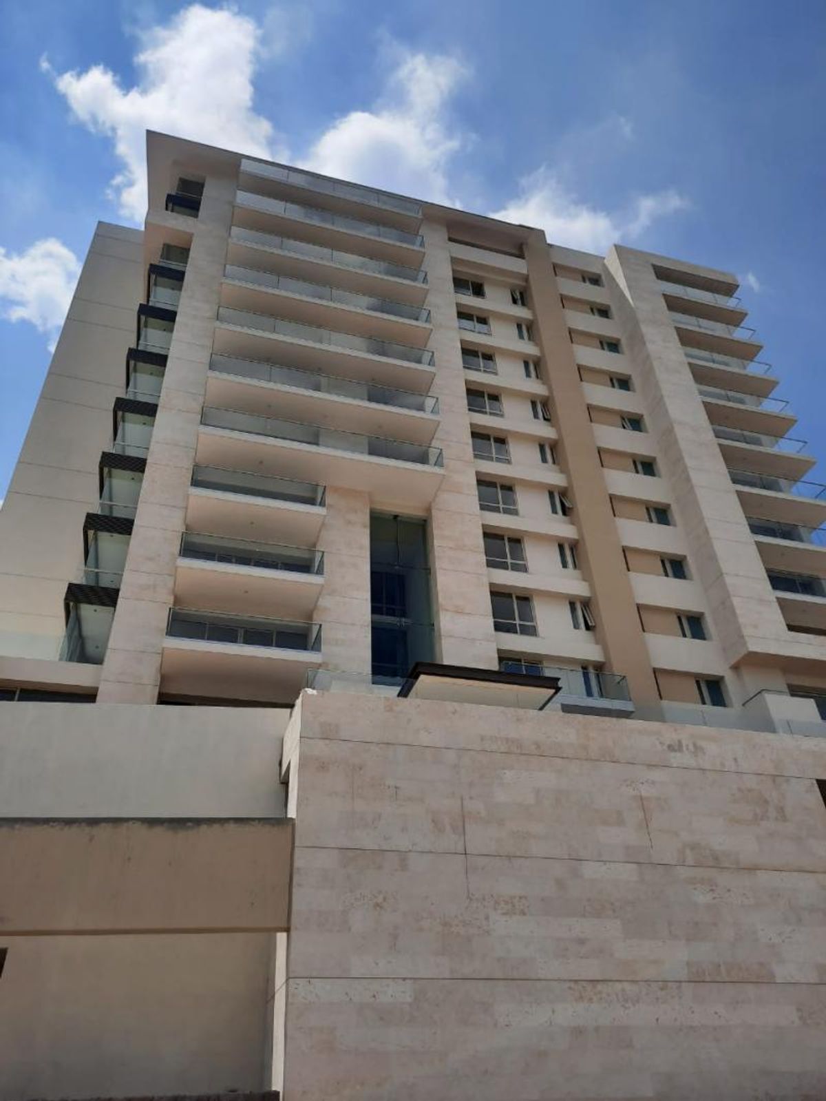 Fotografía de DEPARTAMENTO EN VENTA EN LA LOMA CLUB DE GOLF TORRE SONOMA