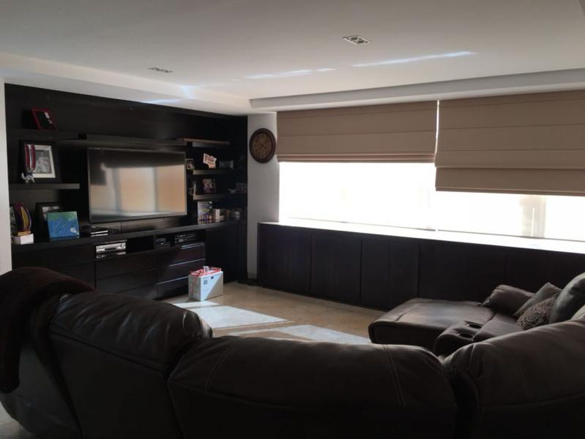 Fotografía de CASA EN VENTA EN LA LOMA CLUB DE GOLF CON 1180 M2 DE CONSTRUCCIÓN, 6 RECAMARAS CON BAÑO COMPLETO Y  EXCELENTE UBICACIÓN