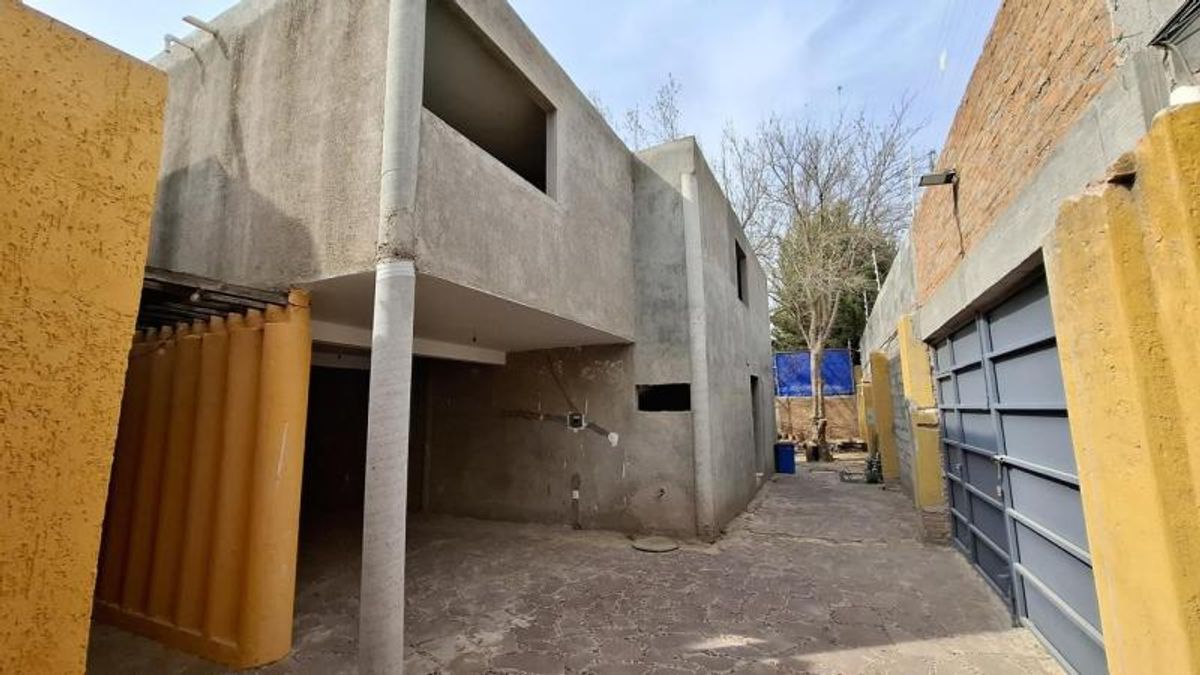 Fotografía de CASA EN VENTA EN REAL DEL POTOSI CON USO DE SUELO COMERCIAL PARA SALON DE FIESTA