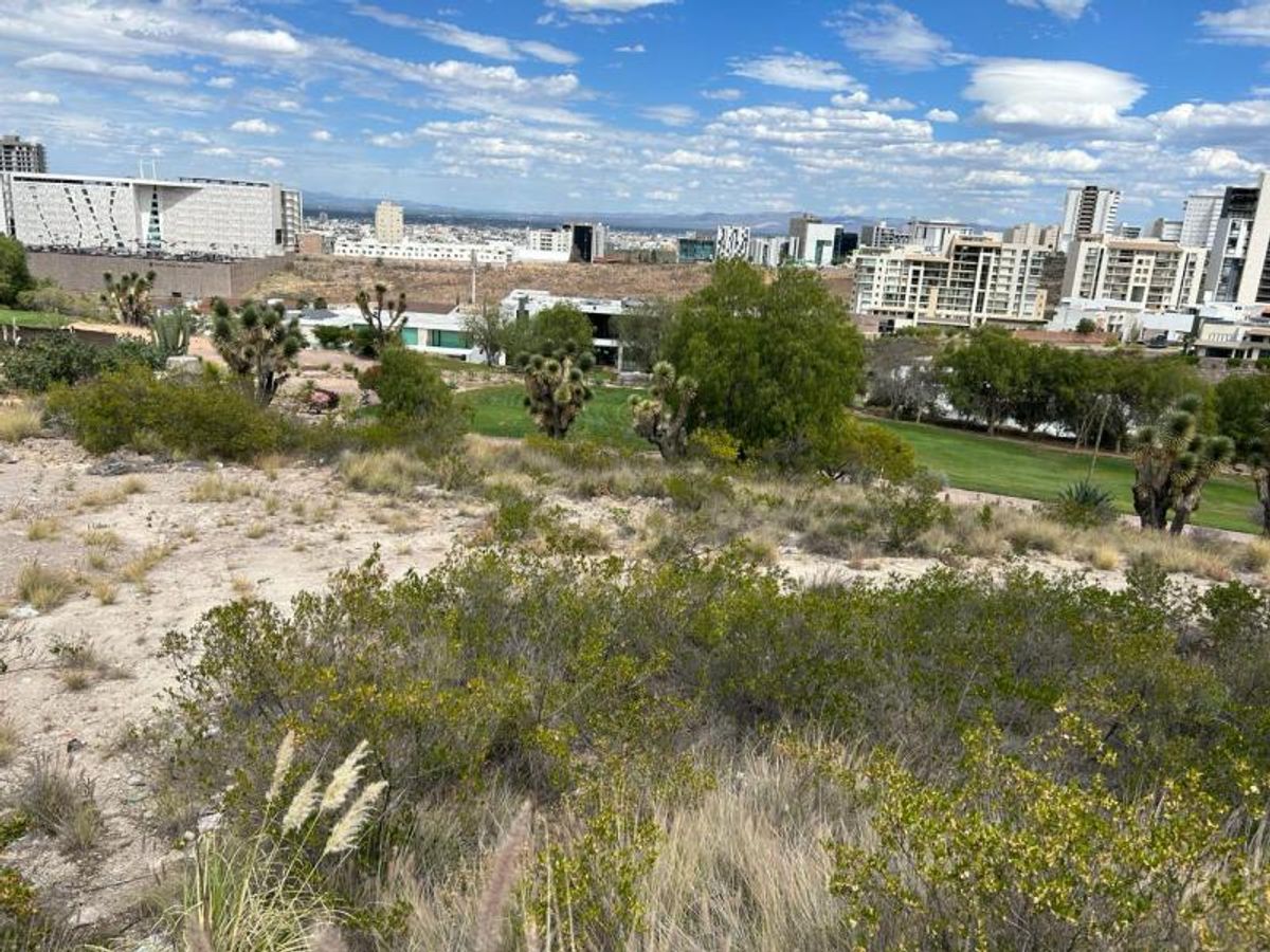 Fotografía de TERRENO EN VENTA EN CLUB DE GOLF LA LOMA
