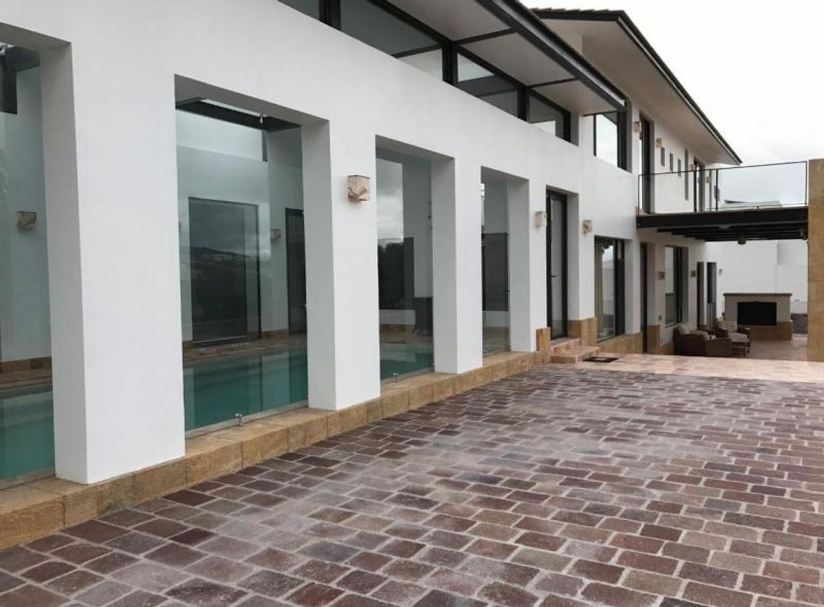 Fotografía de CASA EN VENTA EN CLUB DE GOLF LA LOMA CON ALBERCA