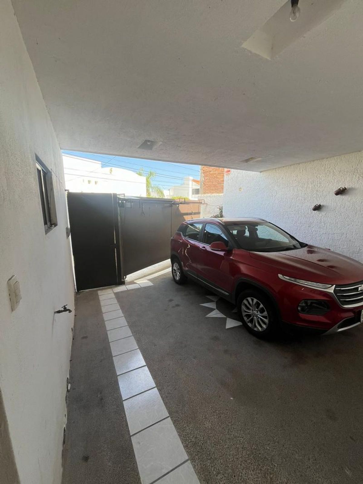 Fotografía de CASA EN VENTA EN LOMAS 4 SECCION EN ESQUINA