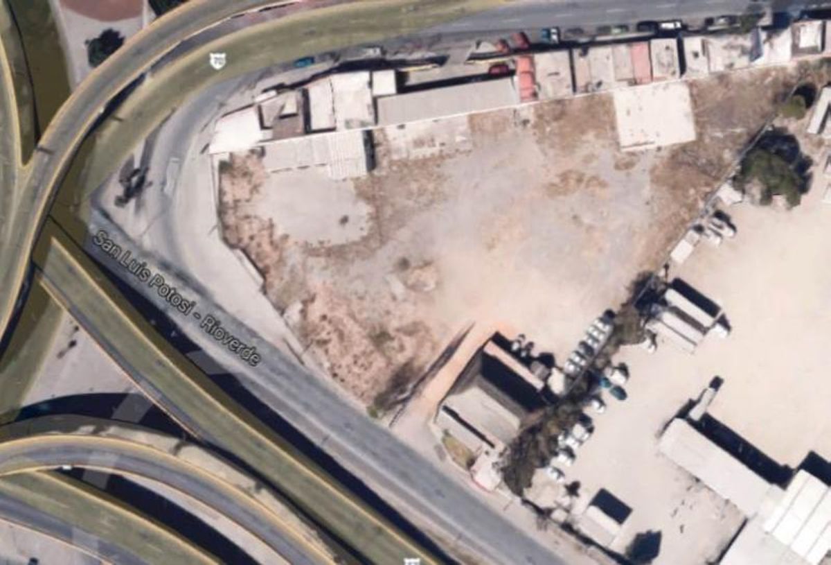 Fotografía de RENTA DE TERRENO COMERCIAL A 5 MINUTOS DEL CENTRO,DE LA ZONA INDUSTRIAL Y AEROPUERTO