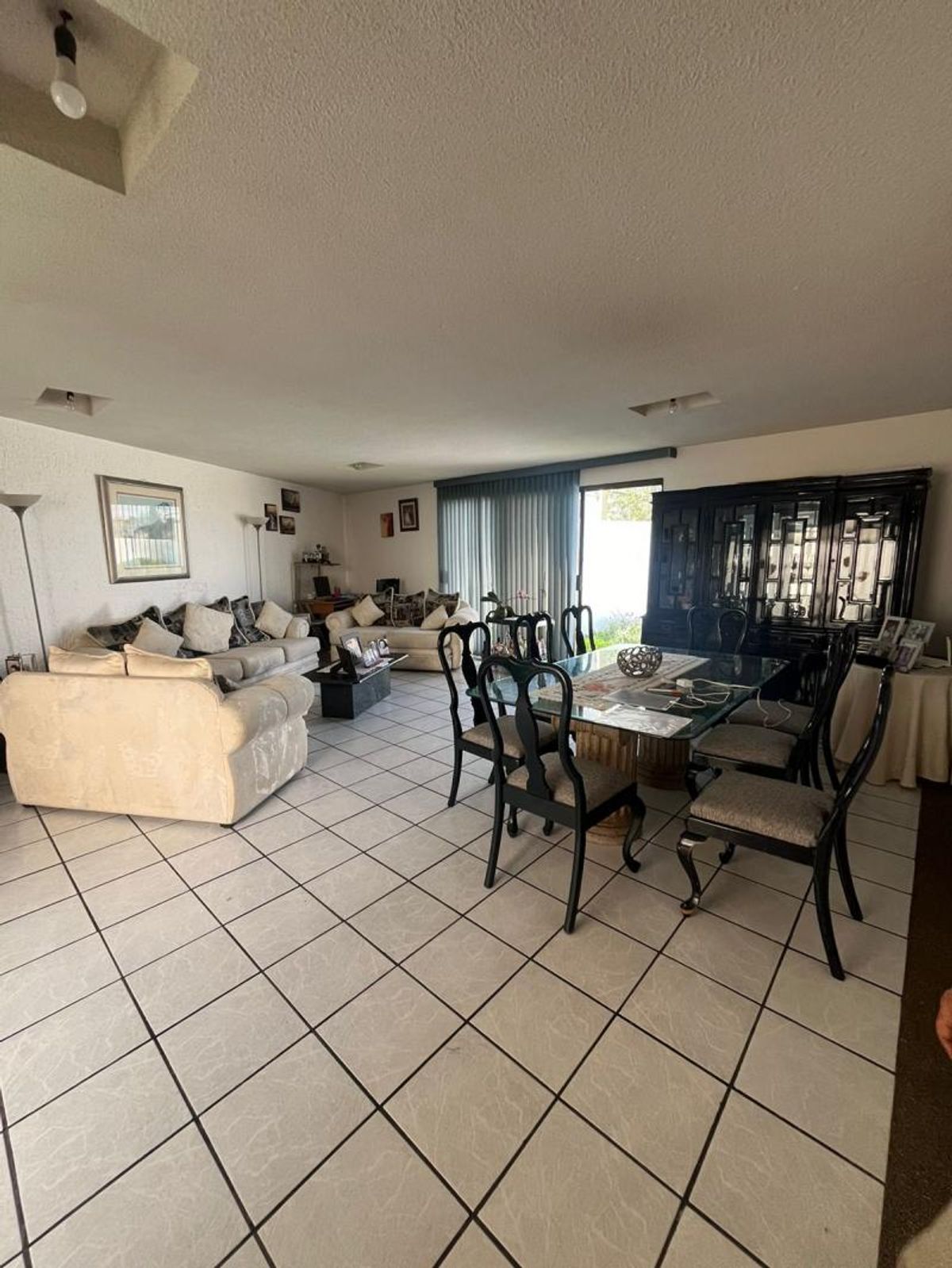 Fotografía de CASA EN VENTA EN LOMAS 4 SECCION EN ESQUINA