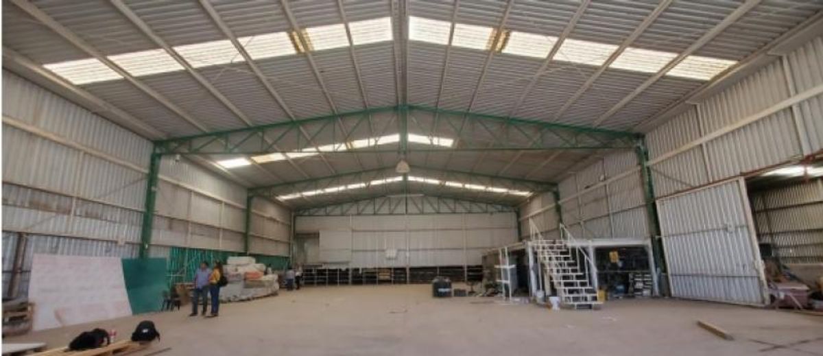 Fotografía de NAVE INDUSTRIAL CON OFICINAS EN VENTA
