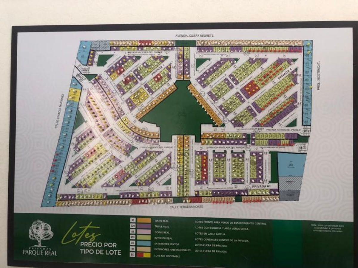 Fotografía de excelentes terrenos en privada y con barda perimetral y 15,000m2 de areas verdes