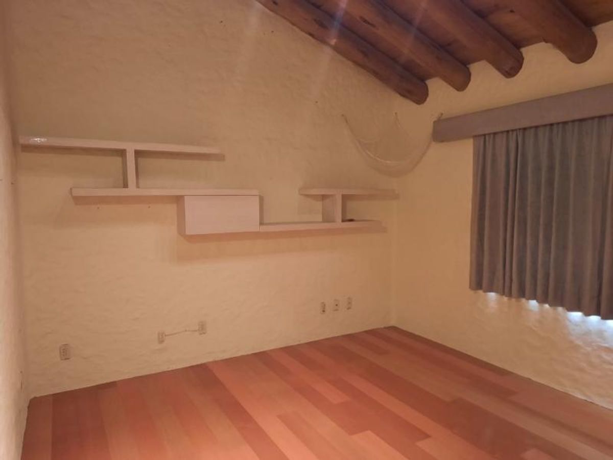 Fotografía de VENTA DE CASA EN PRIVADA Y ZONA DE LUJO EN LOMAS 3A SECCION